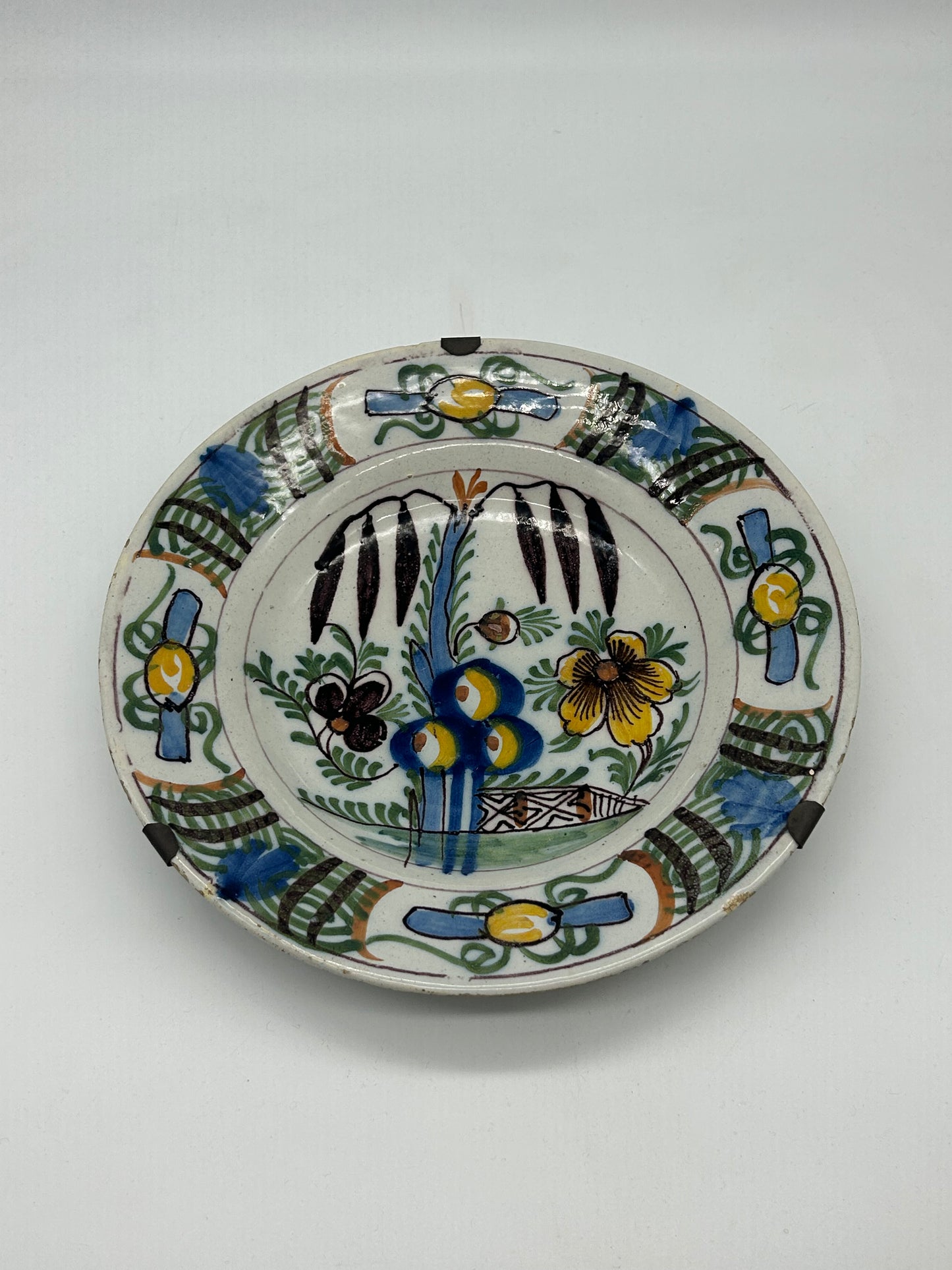 Hand‑Painted Decorative Plate – Unmarked, Fitted for Hanging