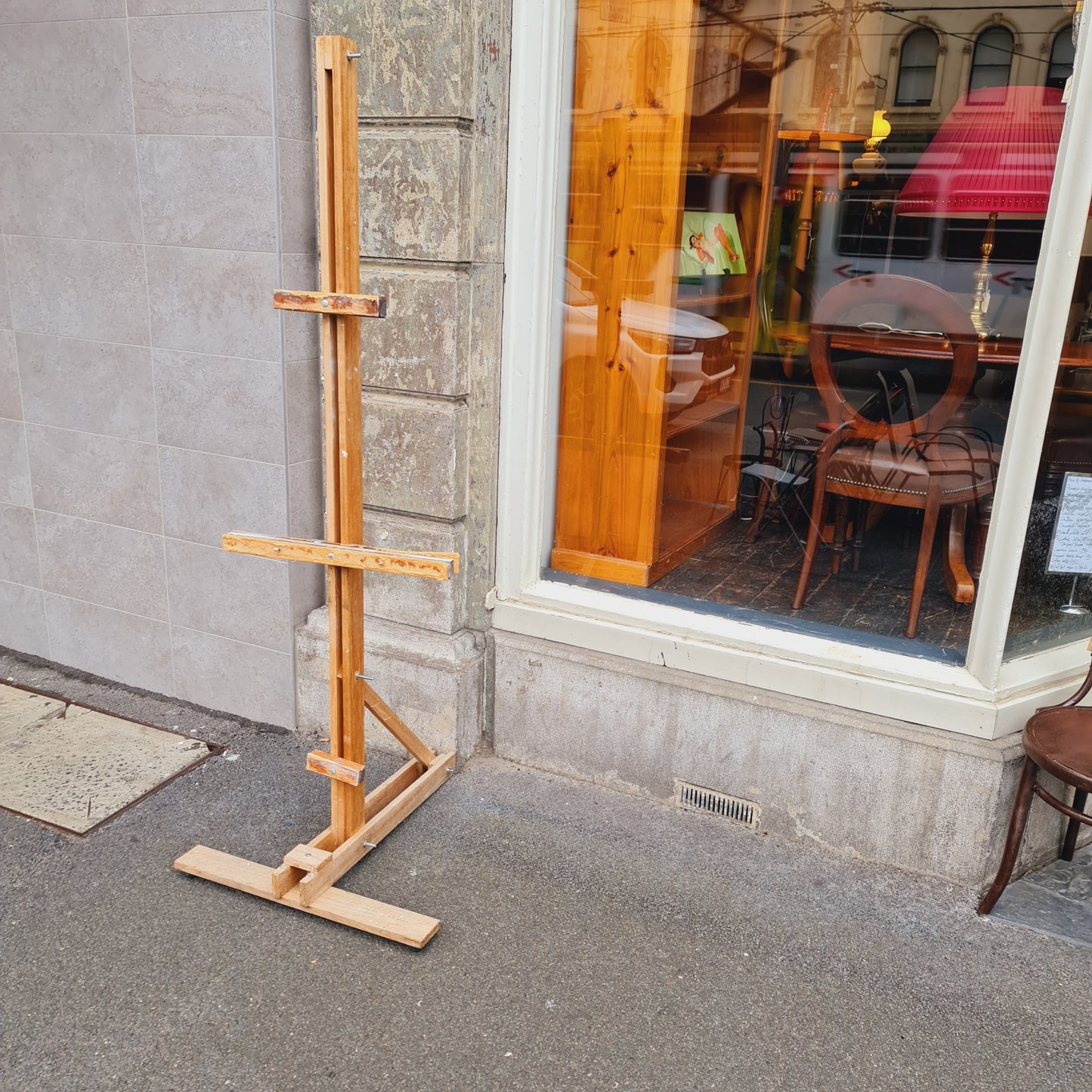 An Adjustable Studio Easel