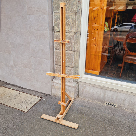 An Adjustable Studio Easel