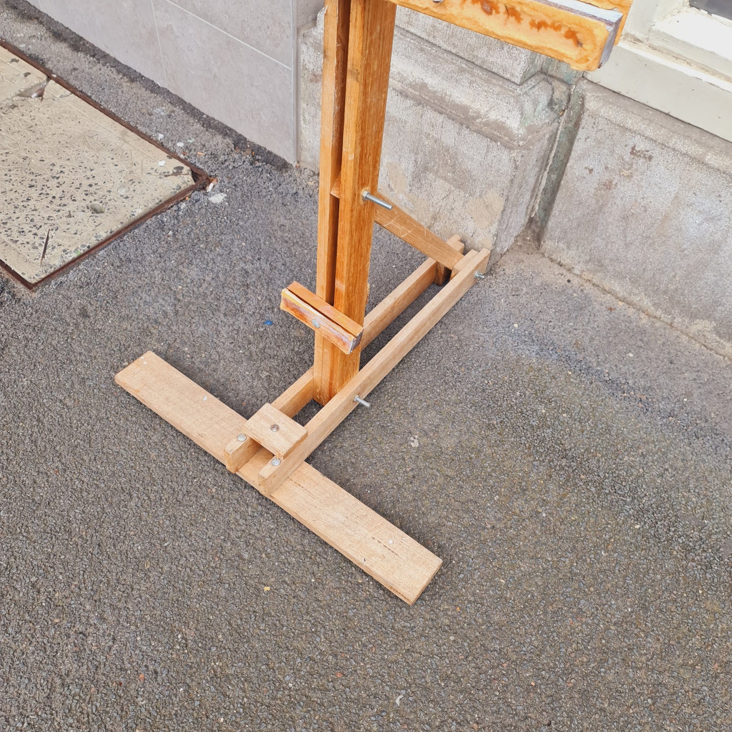 An Adjustable Studio Easel