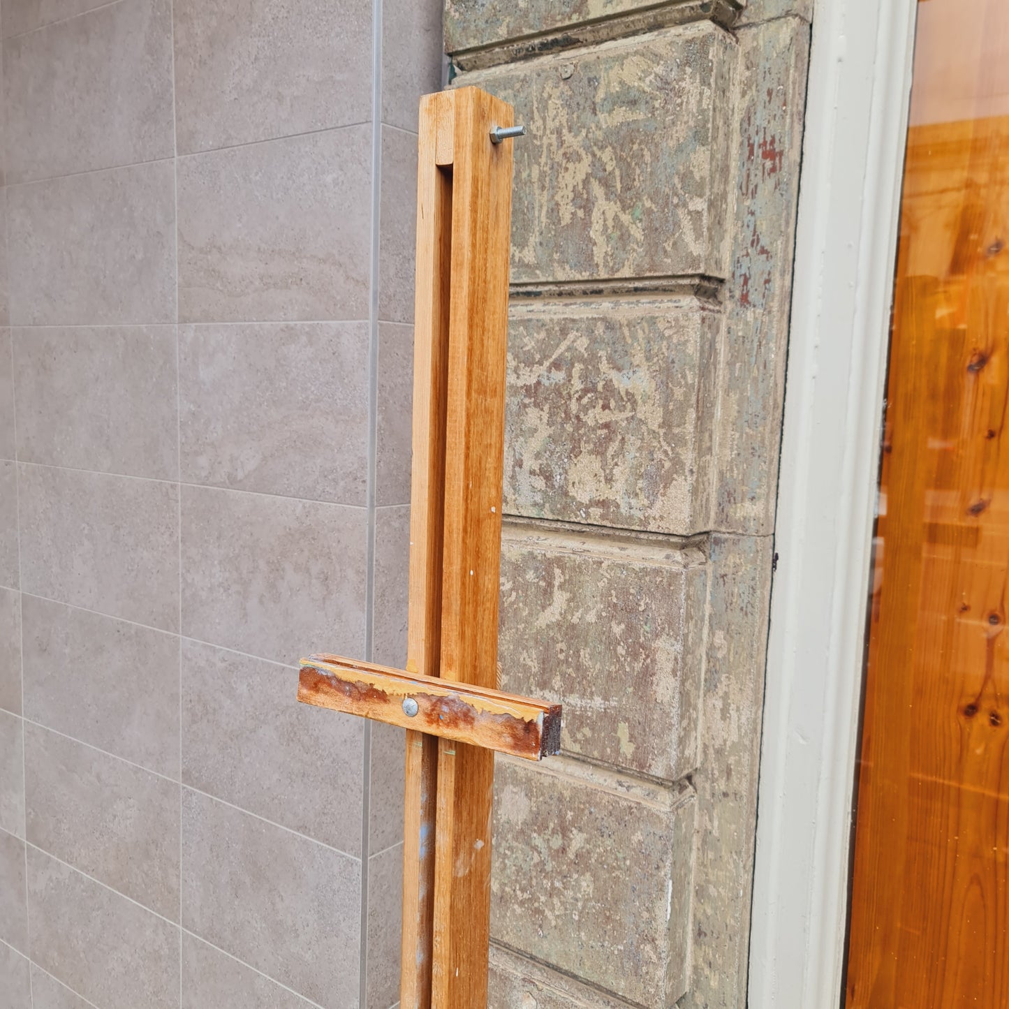 An Adjustable Studio Easel