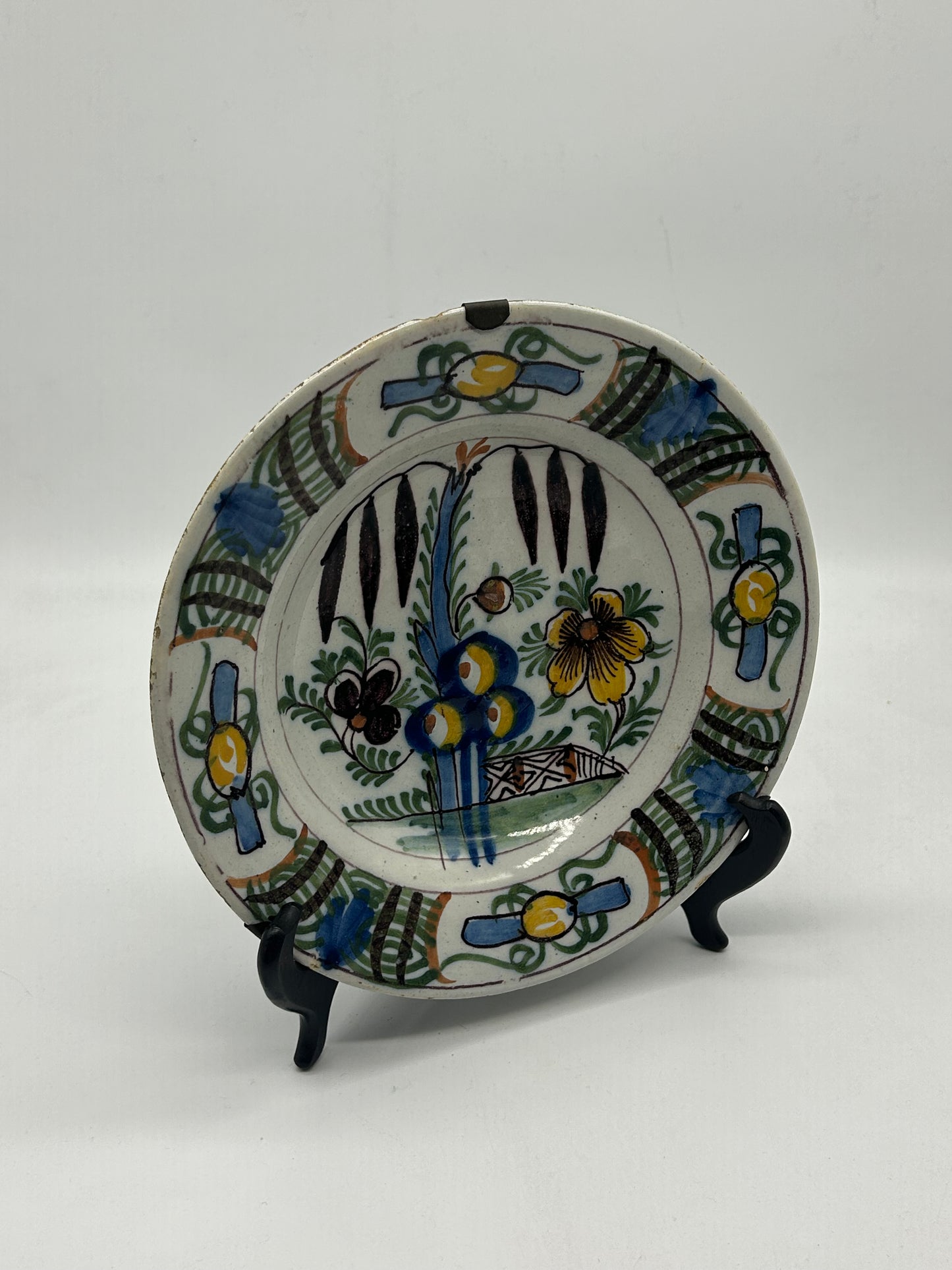 Hand‑Painted Decorative Plate – Unmarked, Fitted for Hanging