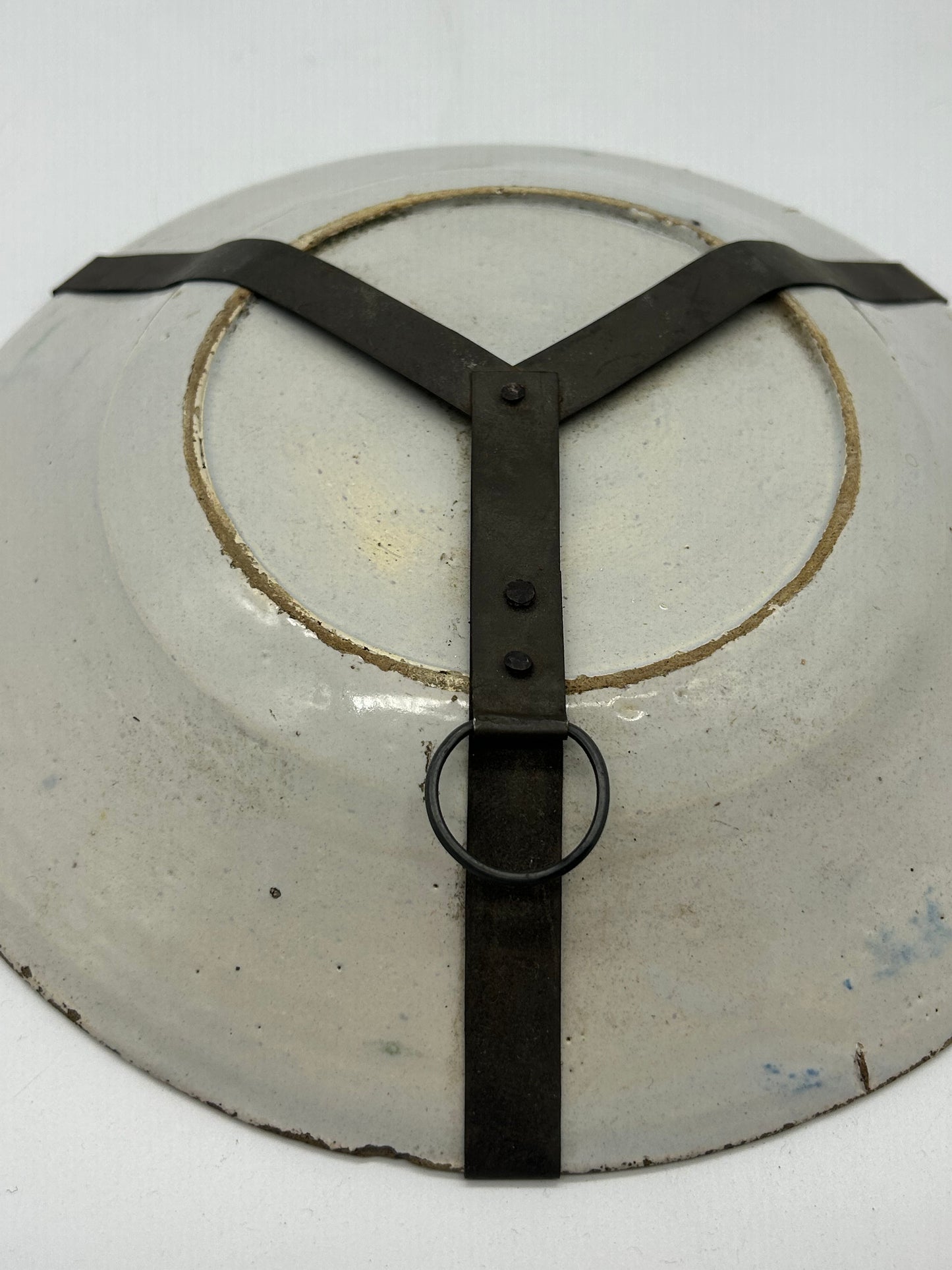Hand‑Painted Decorative Plate – Unmarked, Fitted for Hanging