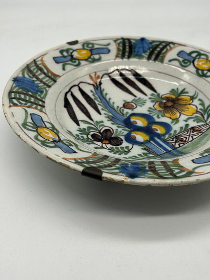 Hand‑Painted Decorative Plate – Unmarked, Fitted for Hanging