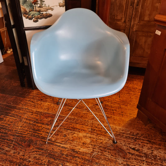 Eames Resin Plastic Armchair DAR Eiffel Retro Classic