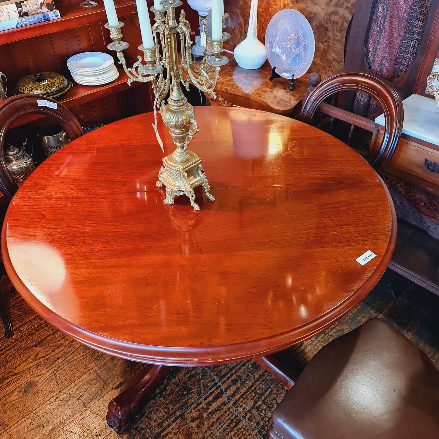 Antique Style Round Table with Extension Leaf