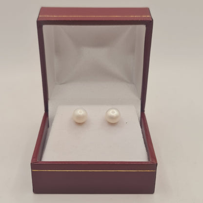 Pearl Studs Cultured